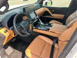 Lexus LX 700